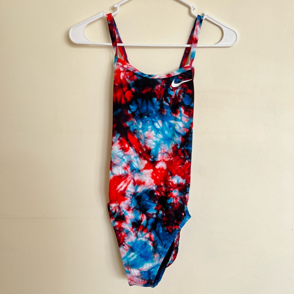 NIKE Women’s HYDRASTRONG Swimsuit Size 32/M/6